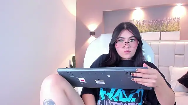 Stripchat sex cam RousseDamon